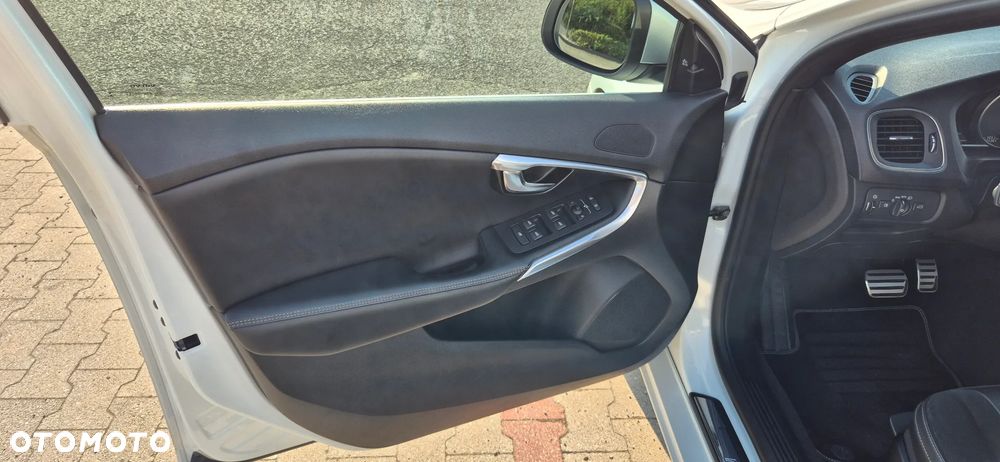 Volvo V40 T3 Drive-E R-Design Momentum - 18