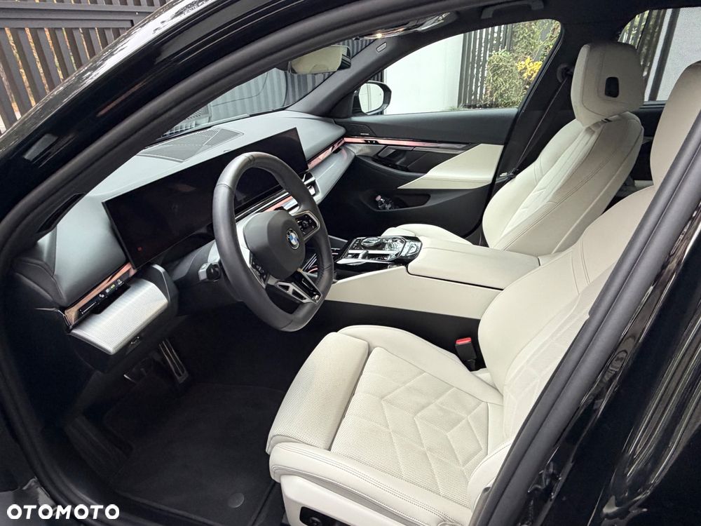 BMW Seria 5 520d xDrive mHEV M Sport - 18