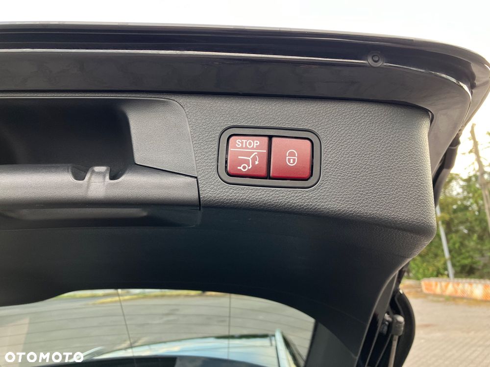 Mercedes-Benz Klasa C 450 AMG 4-Matic 7G-TRONIC - 10