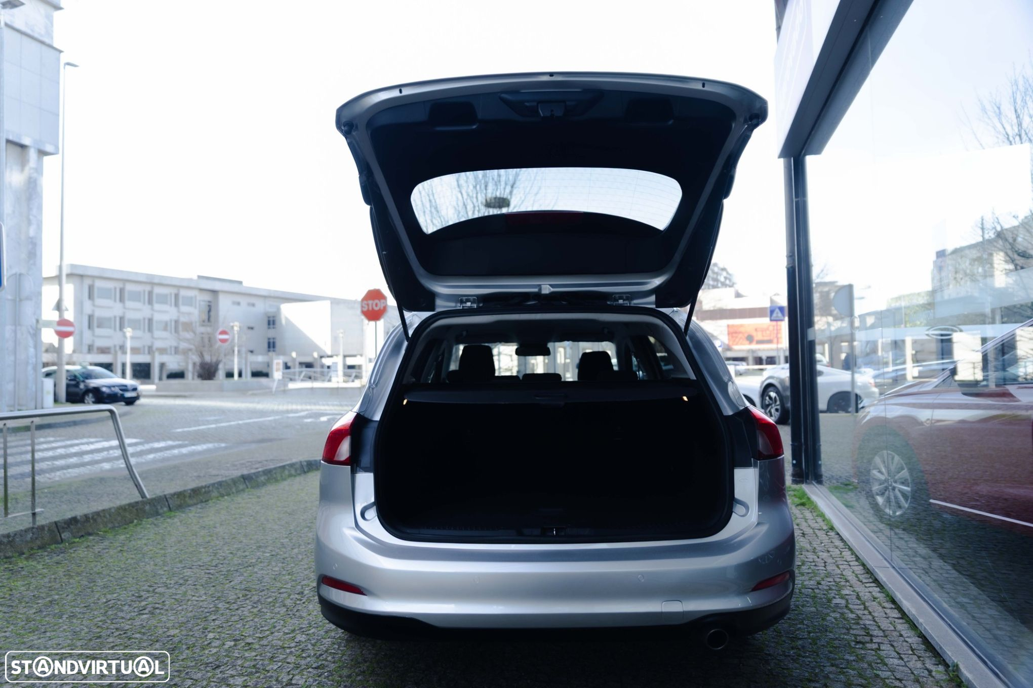 Ford Focus SW 1.5 TDCi EcoBlue Business - 16