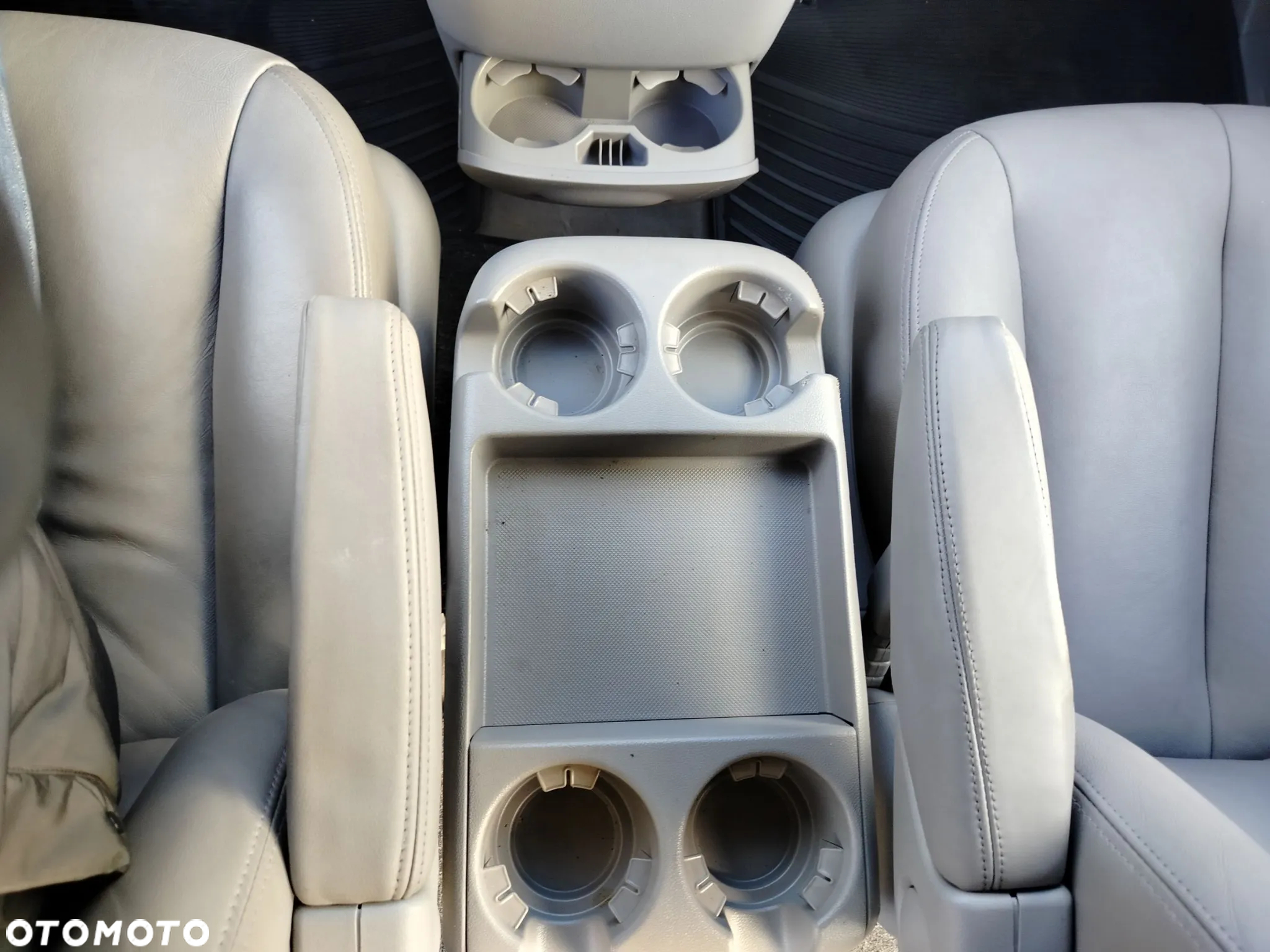Kia Carnival - 25