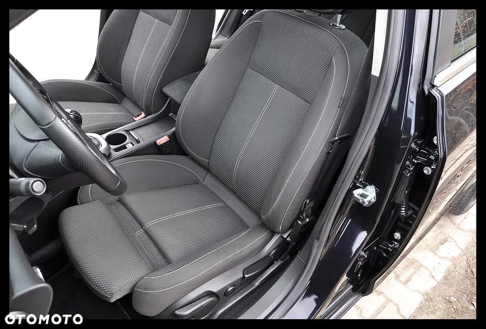 Opel Astra 1.6 Turbo Innovation - 26