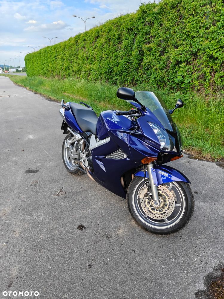 Honda VFR - 8