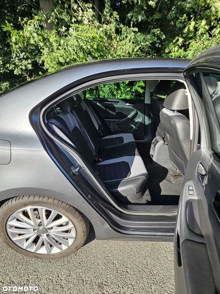 Volkswagen Jetta - 8
