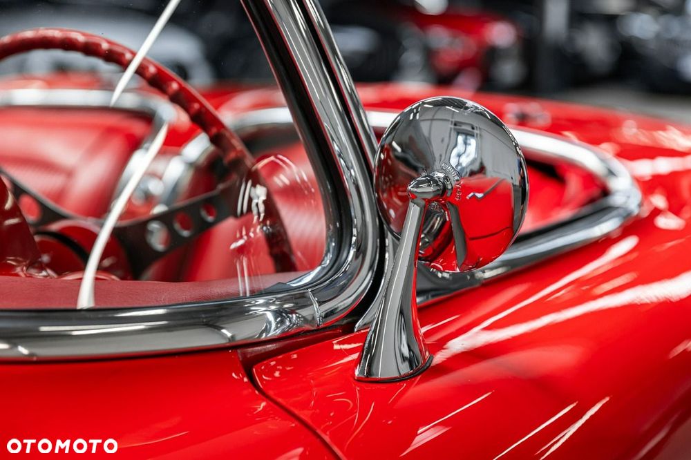 Chevrolet Corvette - 20