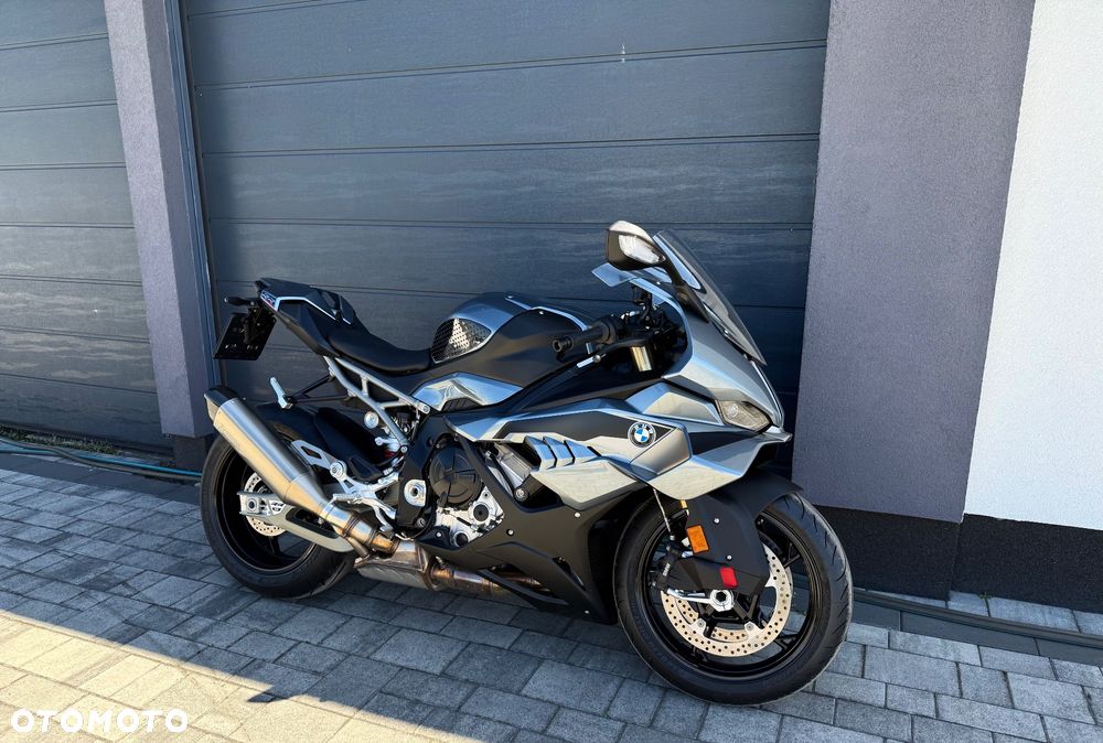 BMW R - 1