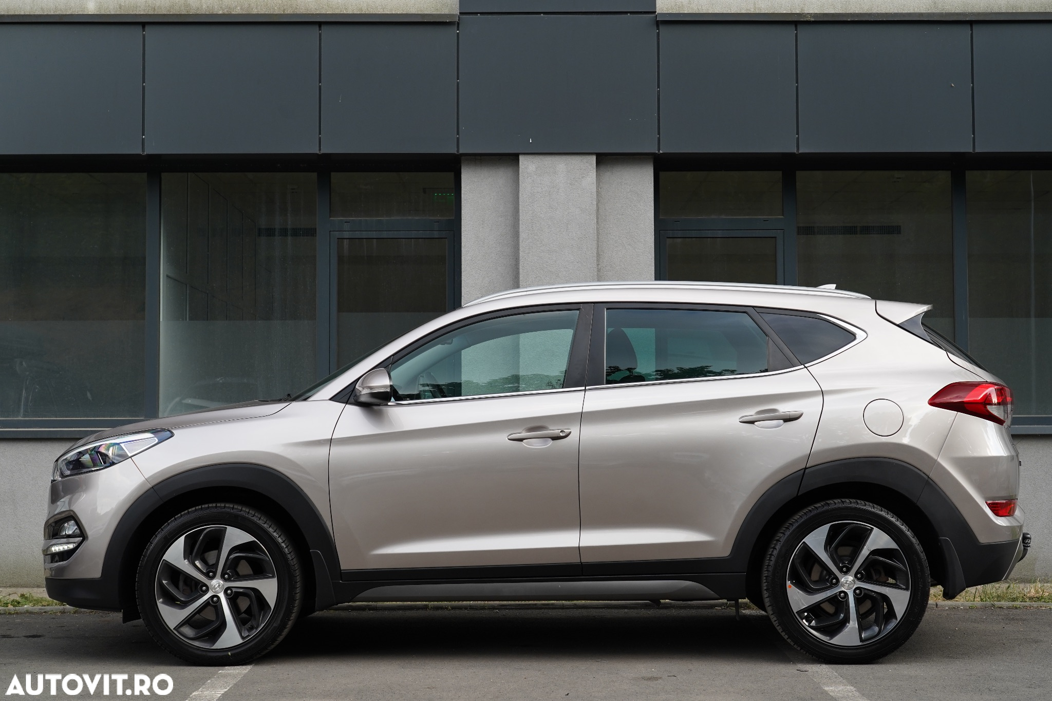 Hyundai Tucson 1.6 GDI 4WD DCT Trend - 16