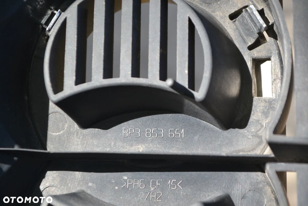 AUDI A3 8P MAŁY GRILL ATRAPA ZDERZAKA 8P3853651 - 3