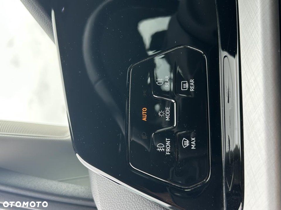 Volkswagen Golf - 28