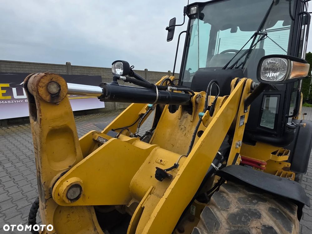 Caterpillar 907H, 2012 ROK, 4100 MTH, ŁYŻKA OTWIERANA + WIDŁY - 10