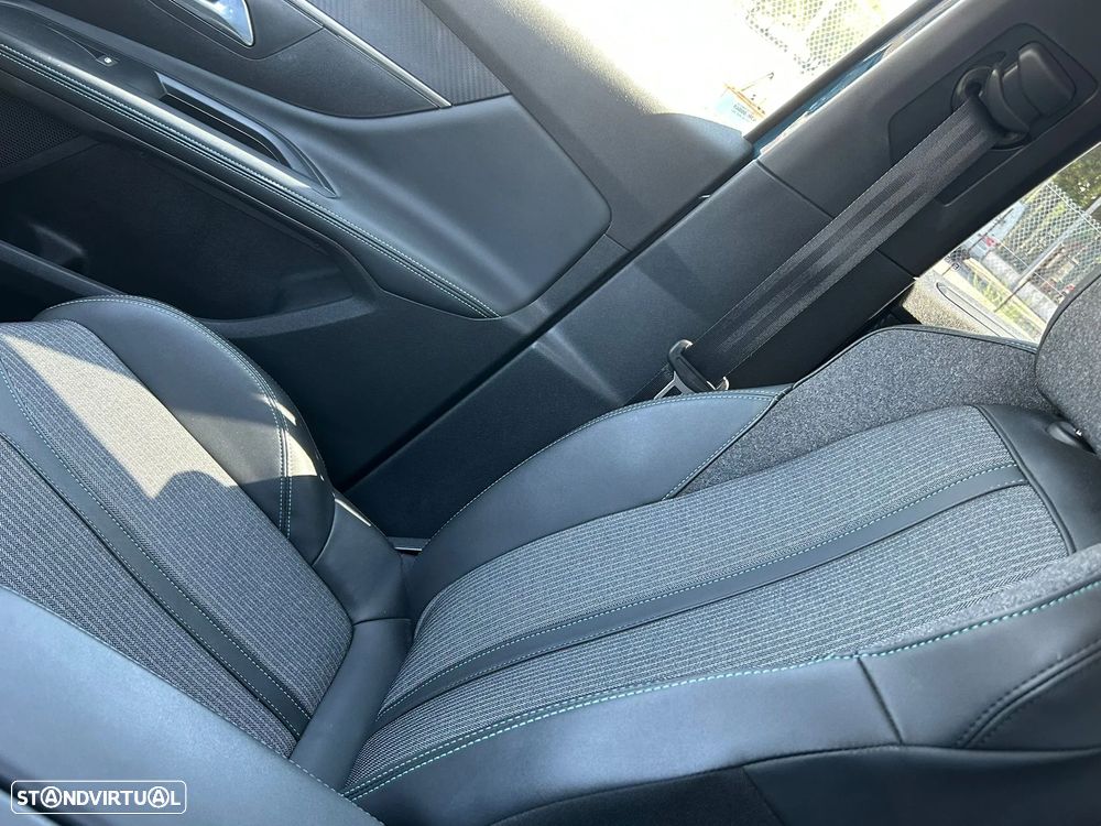 Peugeot 5008 BlueHDI 130 EAT8 Allure - 22