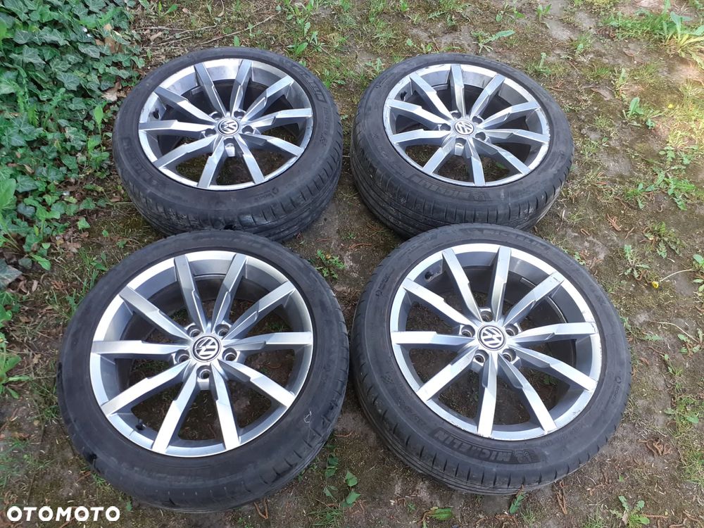 VW Passat B8 Koła 235/45 R18 ET44 Komplet Felgi z Oponami