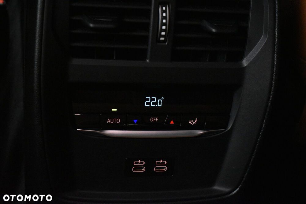 BMW Seria 3 318i M Sport - 23