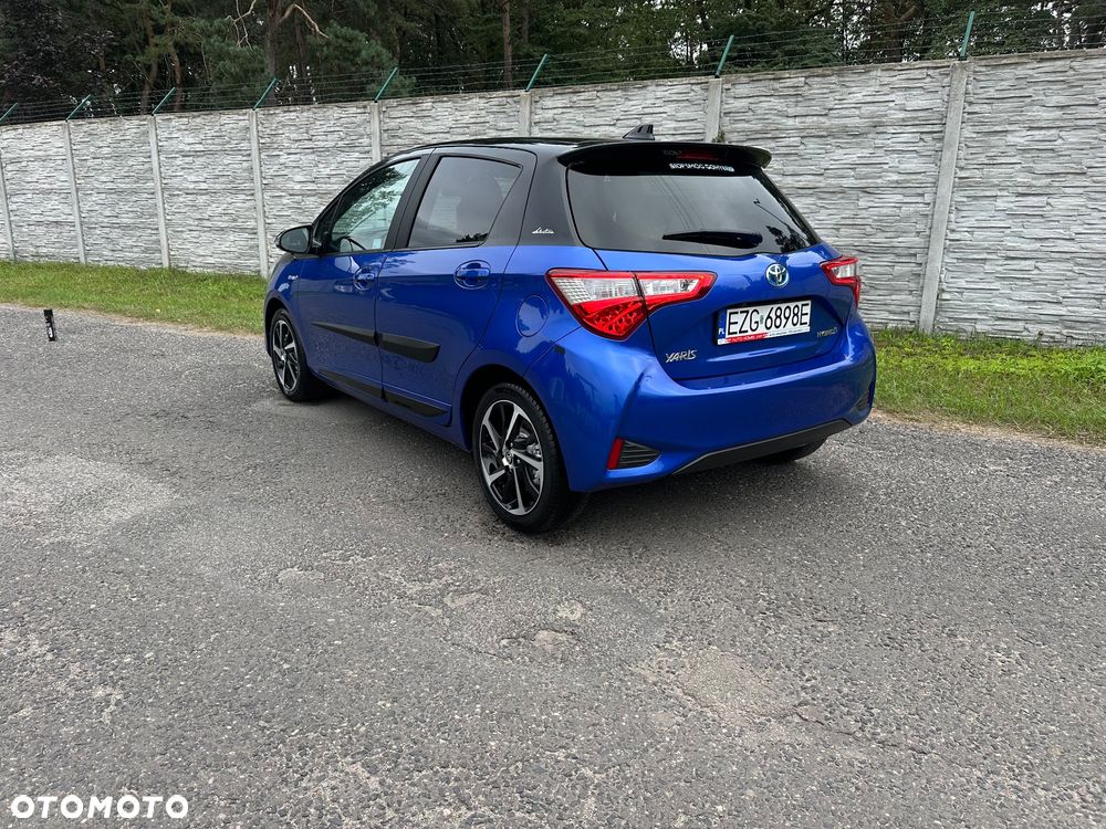 Toyota Yaris Hybrid 100 Selection - 5