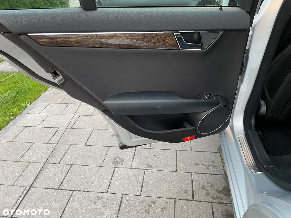 Mercedes-Benz Klasa C 220 CDI Elegance - 15