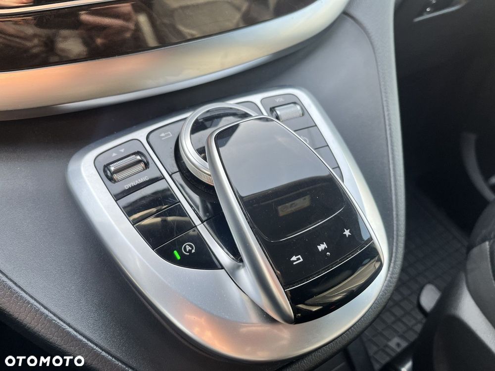 Mercedes-Benz Klasa V - 17