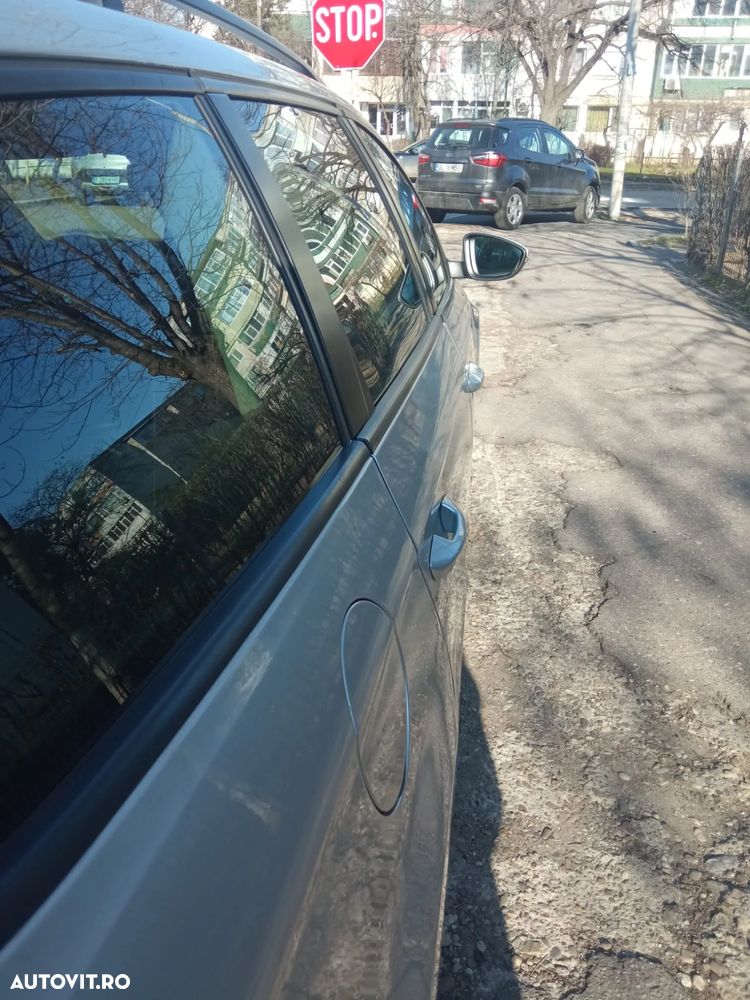 Volkswagen Passat 1.6 TDI DPF BlueMotion Technology Comfortline - 10