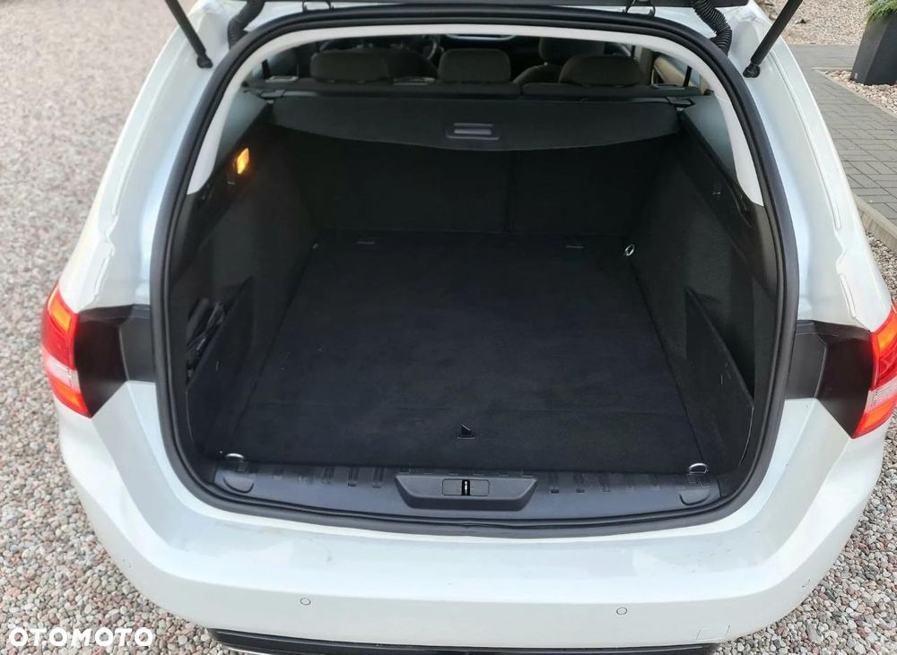 Peugeot 308 BlueHDi 130 EAT8 Allure Pack - 23