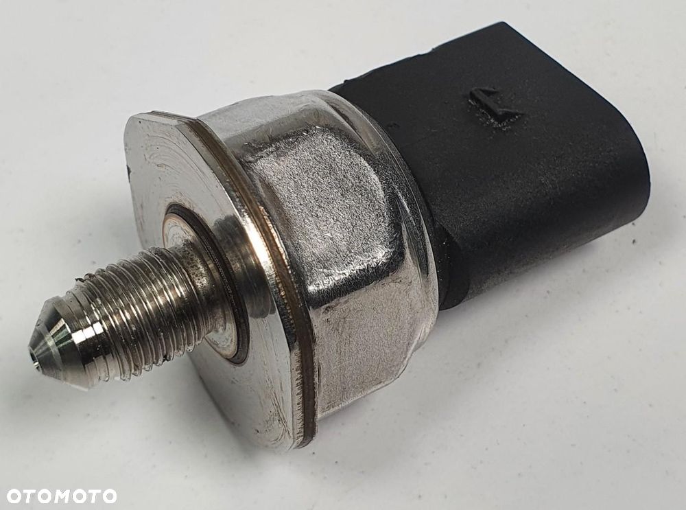 CZUJNIK CIŚNIENIA PALIWA AUDI A3 8P 2.0 FSI 3GDI0025 2420928933 - 1