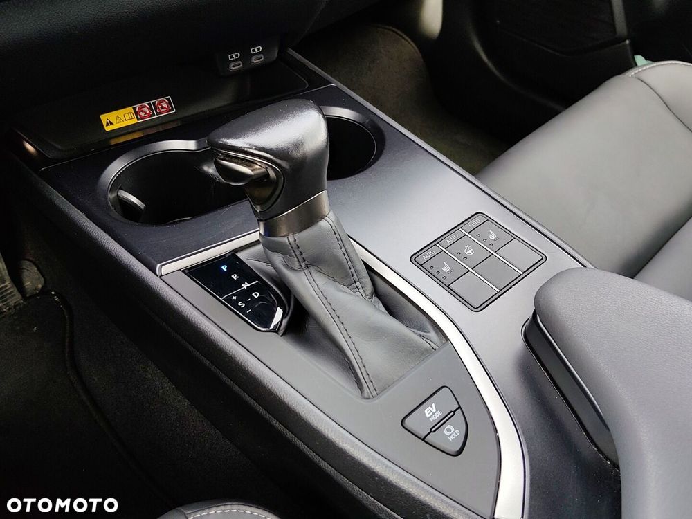 Lexus UX 250h GPF F Sport Design 2WD - 25