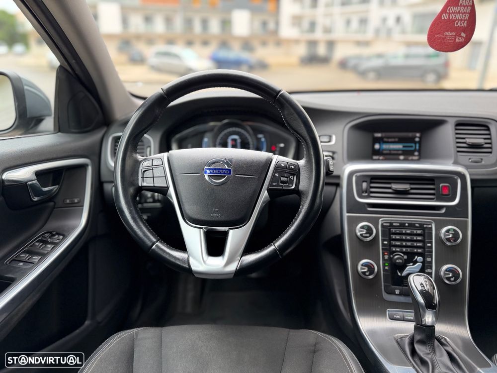 Volvo V60 2.4 D6 R-Design Mom.AWD Phev - 22