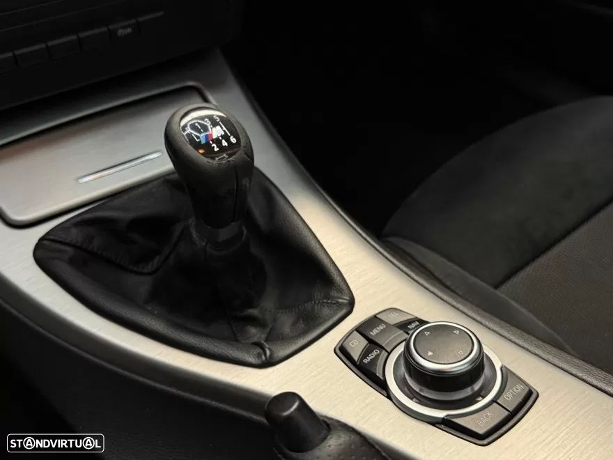 BMW 318 d Pack M - 23