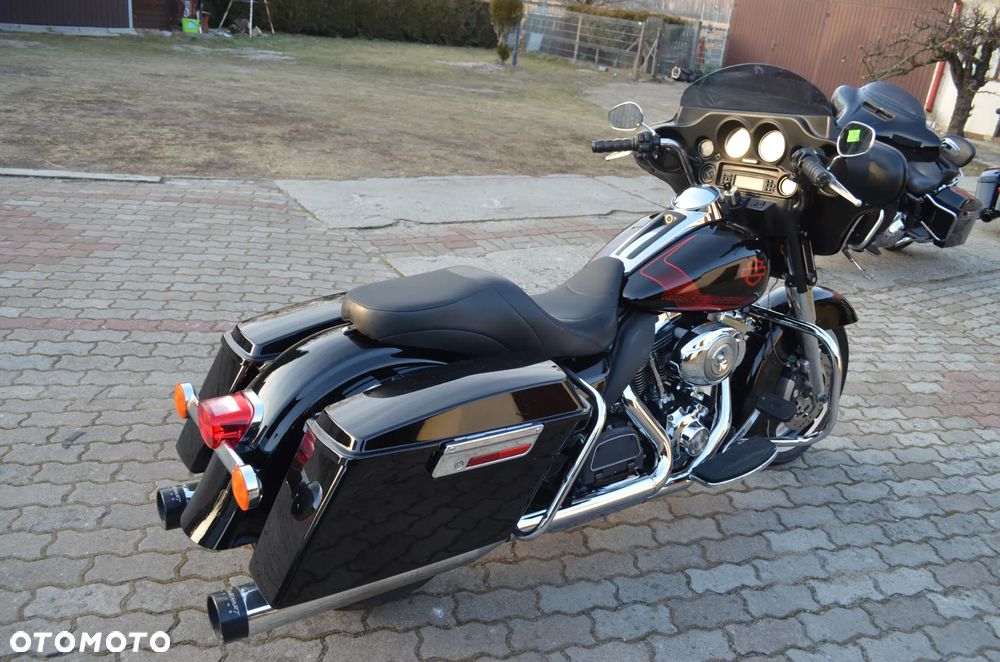Harley-Davidson Touring Street Glide - 31