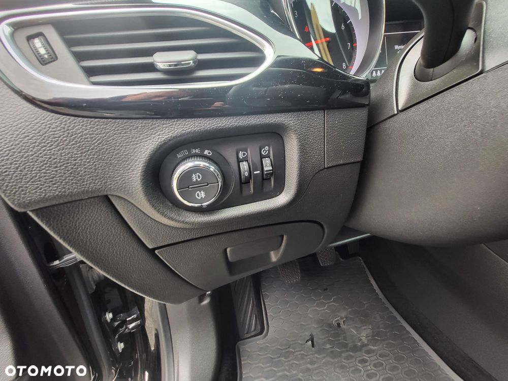 Opel Astra 1.4 T Dynamic S&S - 16