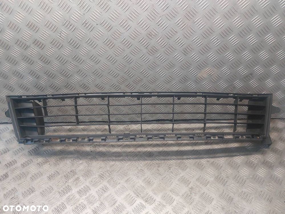 KRATKA ZDERZAKA PRZÓD ŚRODKOWA RENAULT CLIO III LIFT PO019401 - 1