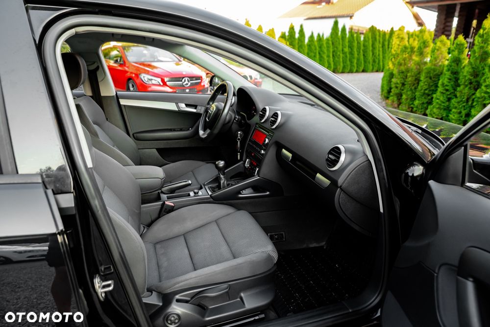 Audi A3 Sportback 2.0 TDI Ambiente - 23