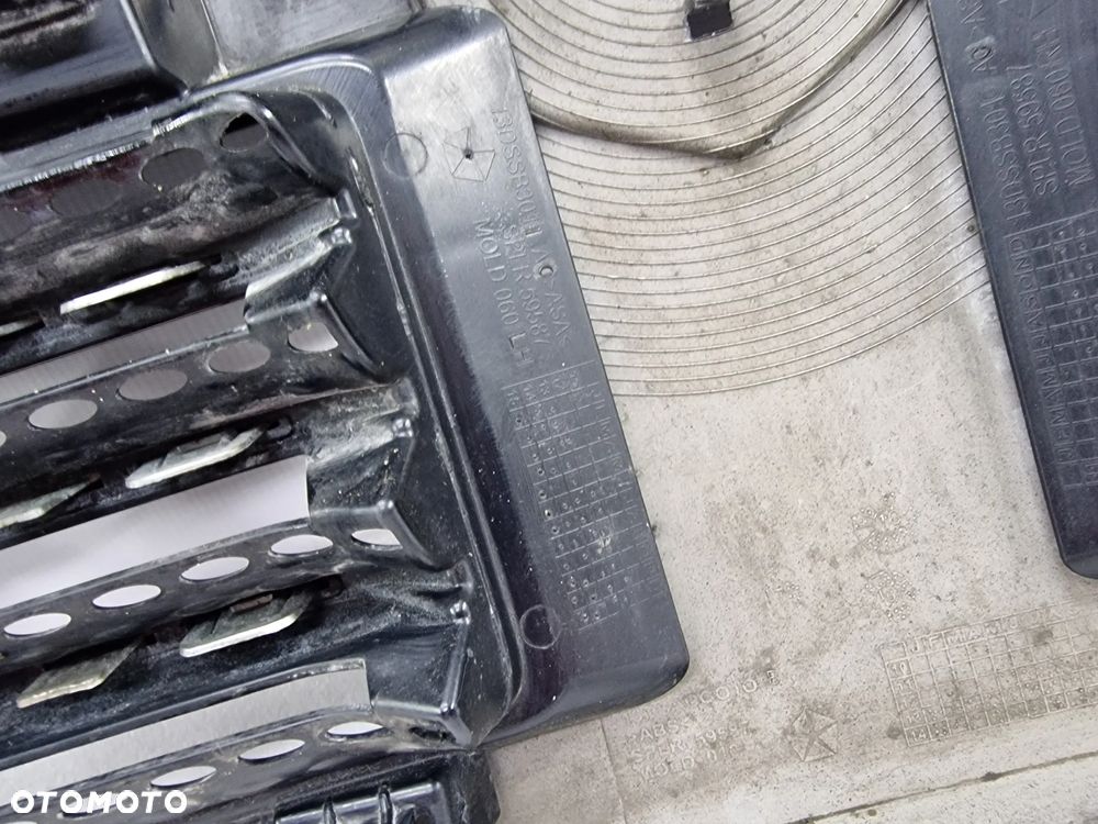 DODGE RAM 1500 12-18 ATRAPA / GRILL PRZEDNI , NR 13DSAC0010 / 13DSAC0010B  NR AUKCJI GL104 - 24