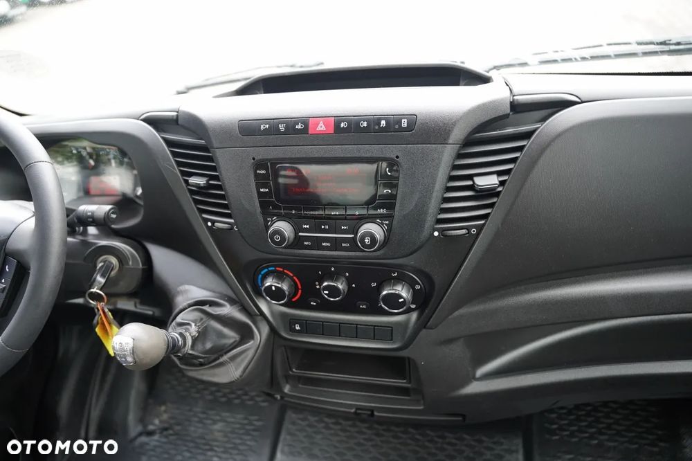 Iveco DAILY 35-150 / WYWROTKA TYLNOZSYPOWA 3,3 M / BLIŹNIAK / MANUAL / - 32