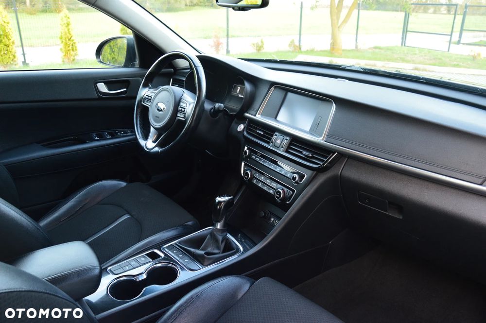 Kia Optima 2.0 L - 24