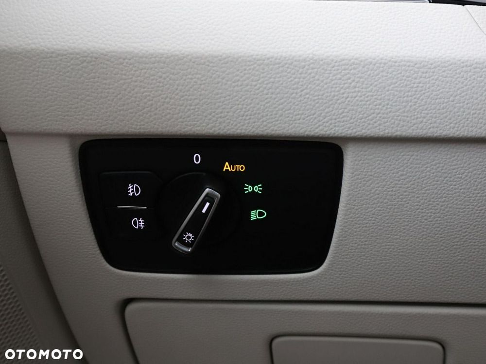 Volkswagen Passat Variant 1.8 TSI (BlueMotion Technology) DSG Highline - 32