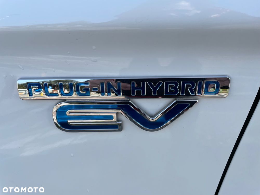 Mitsubishi Outlander - 16