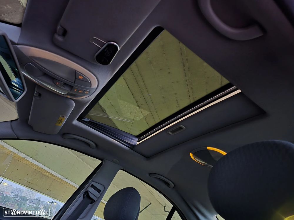 Mercedes-Benz E 220 CDI Auto Elegance - 36