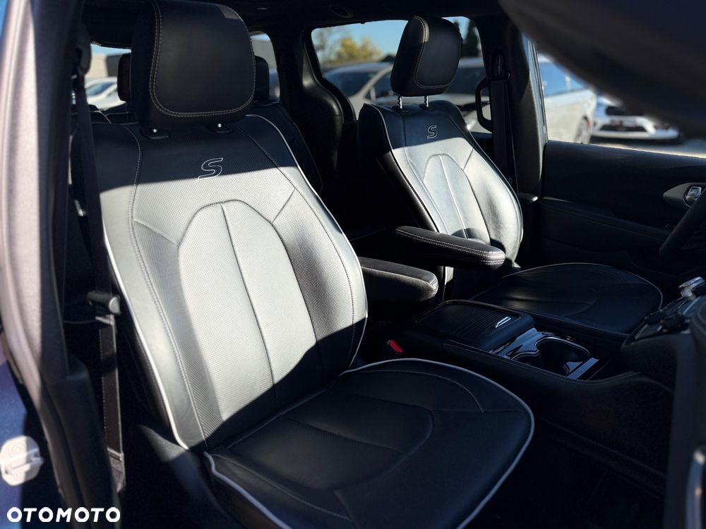 Chrysler Pacifica - 13