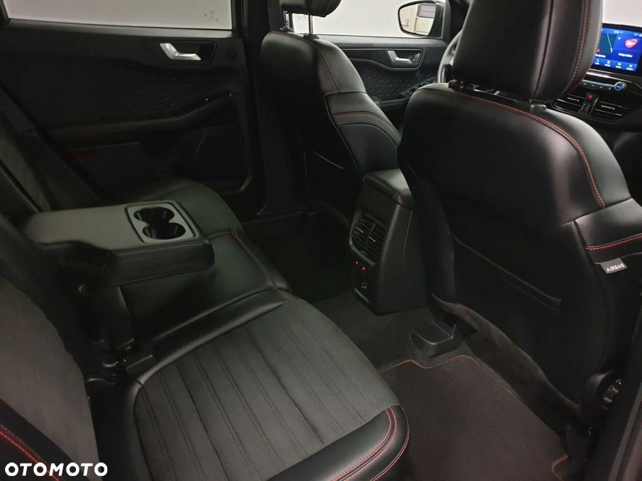 Ford Kuga 2.0 EcoBlue 4x4 ST-LINE X - 24