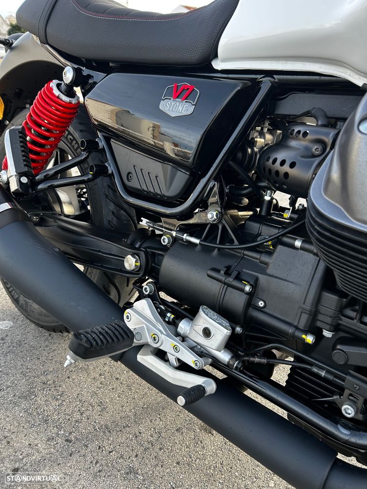 Moto Guzzi V7 Stone Ten Nova - 9