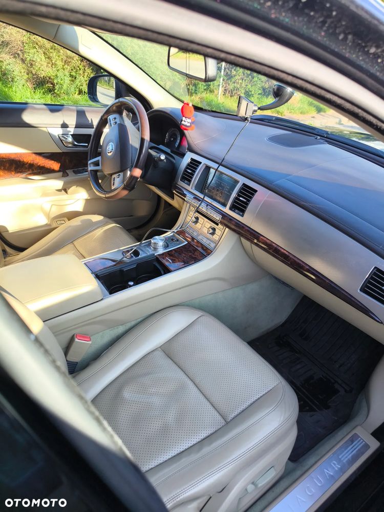 Jaguar XF 3.0 V6 Premium Luxury - 5