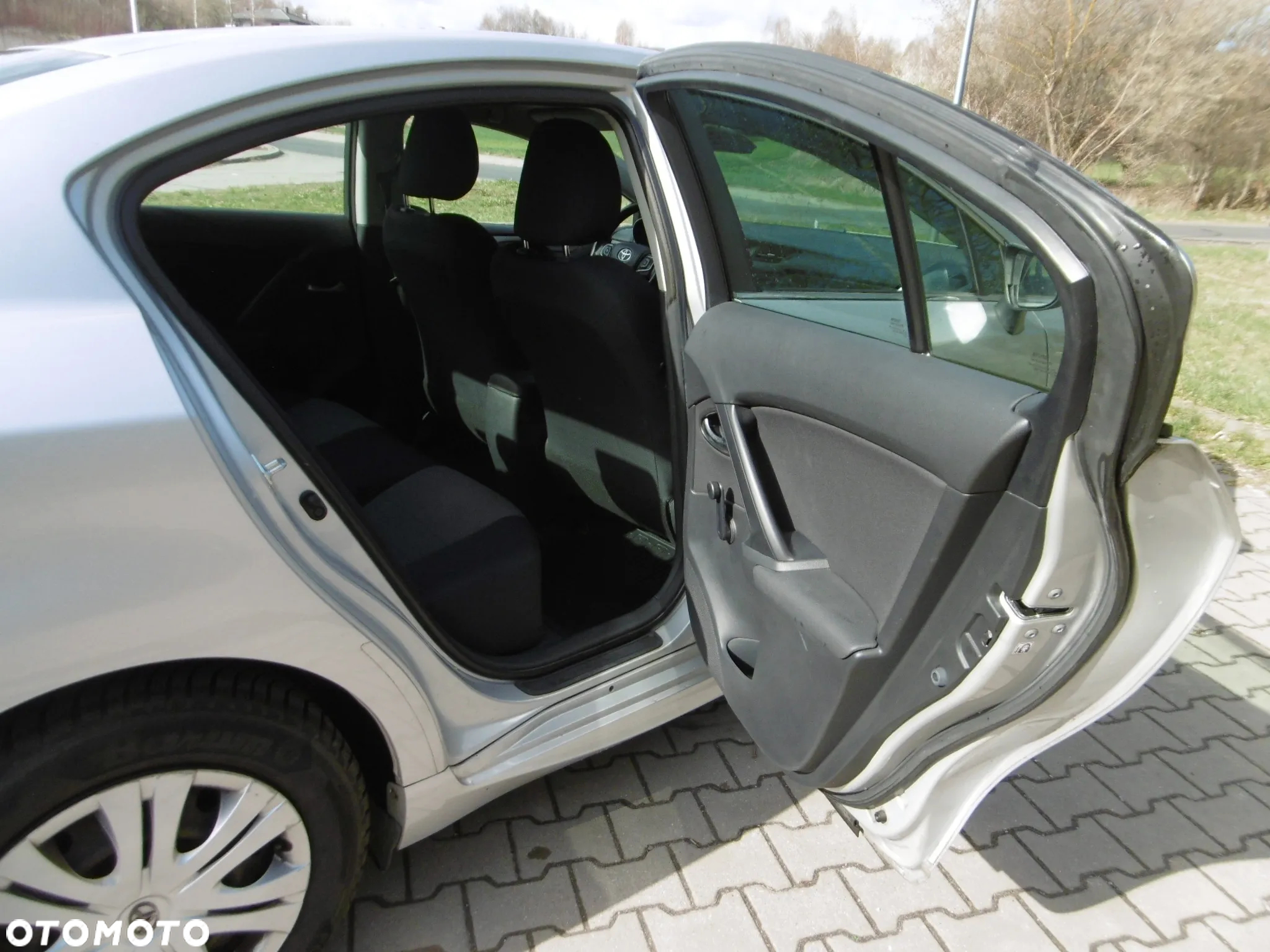 Toyota Avensis 1.6 Active - 8