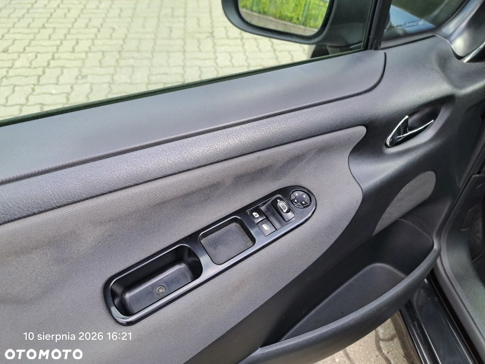 Peugeot 207 1.6 HDi 16V Trendy - 12