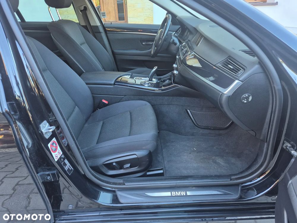 BMW Seria 5 518d - 11