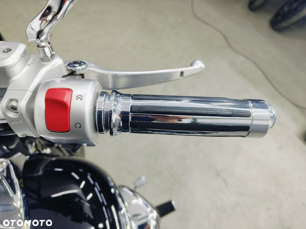 Suzuki Intruder - 15