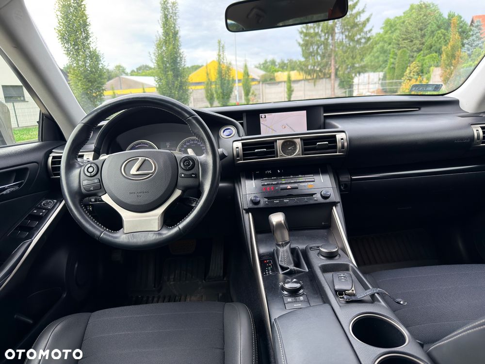 Lexus IS 300h F Sport - 23