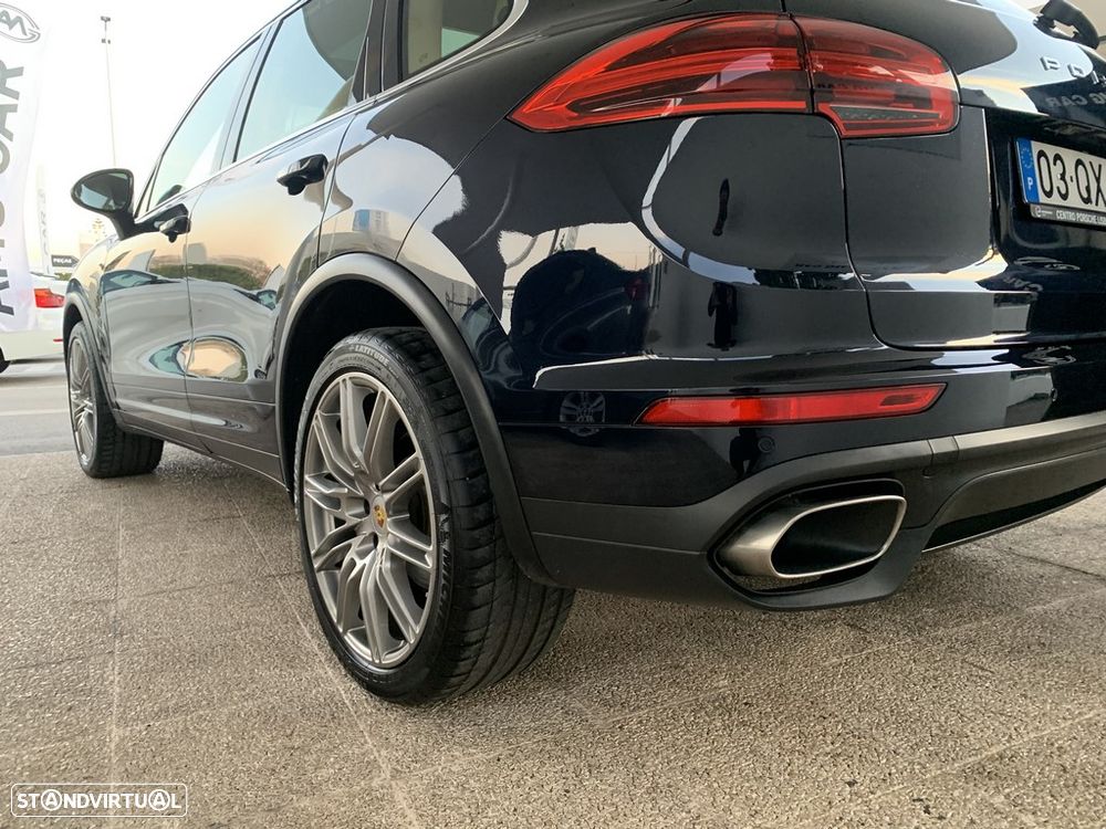 Porsche Cayenne Platinum Edition - 12