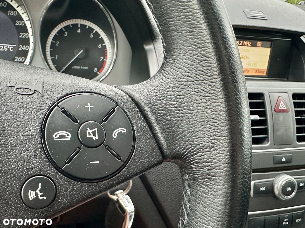 Mercedes-Benz Klasa C 180 BlueEFFICIENCY Avantgarde - 30