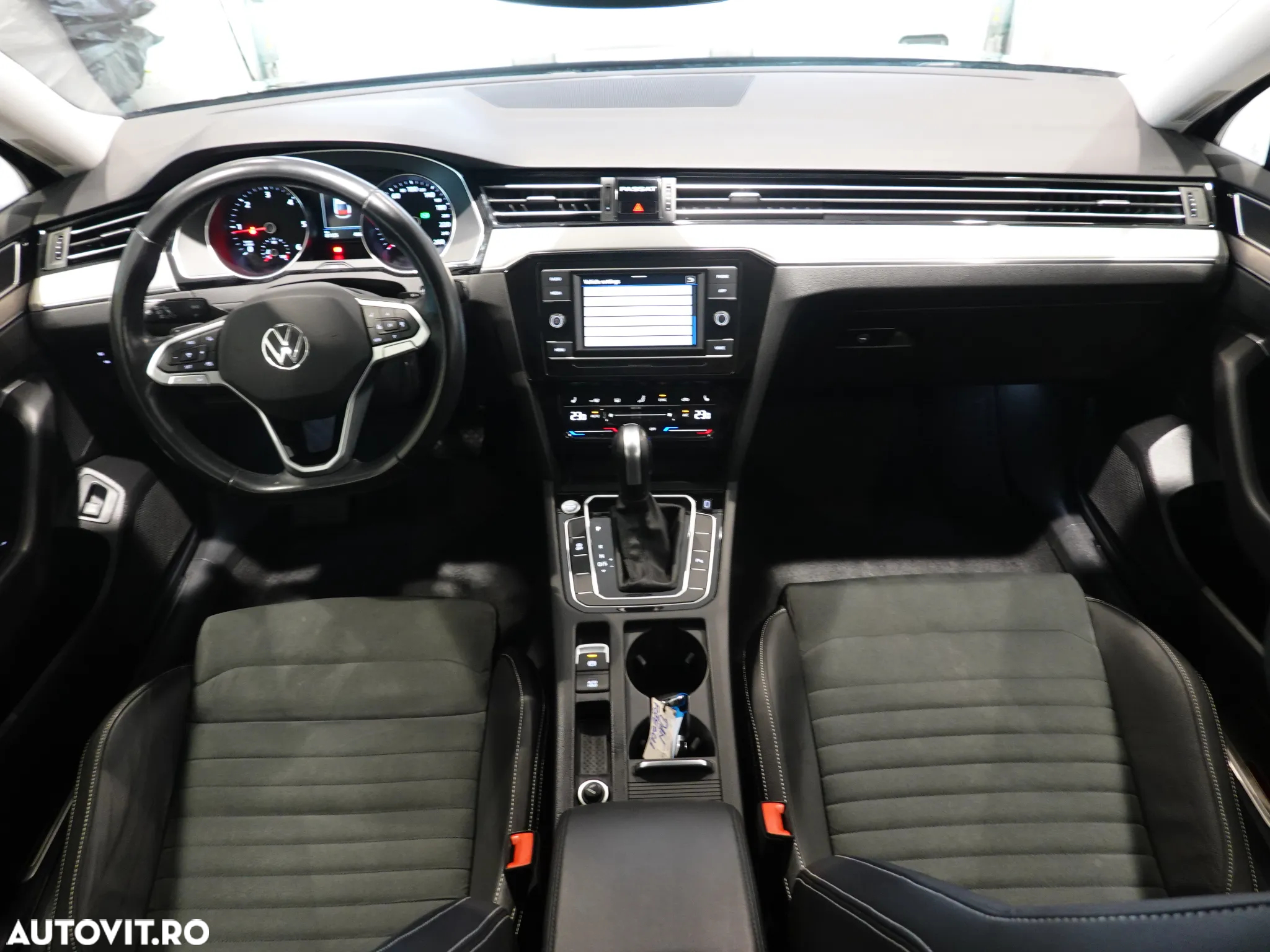 Volkswagen Passat - 33
