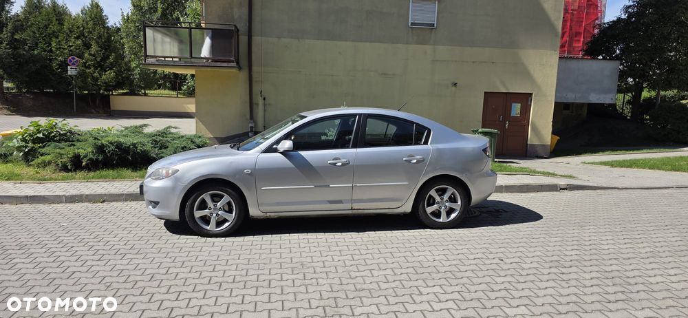Mazda 3 1.6 Active + - 5