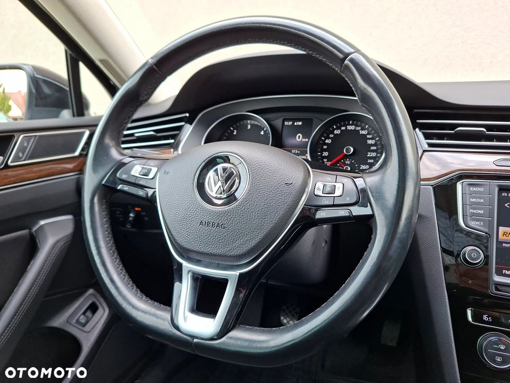Volkswagen Passat 2.0 TDI (BlueMotion Technology) Highline - 38